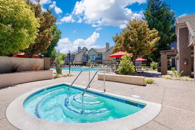 Larkspur Woods Apartment Homes