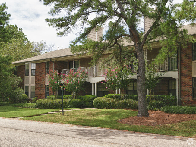 Building Photo - MONTICELLO APTS