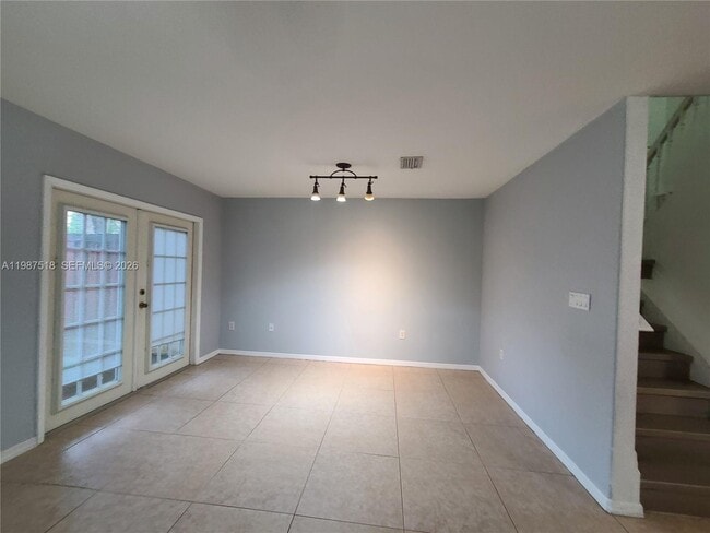 Photo - 3071 Riverside Dr