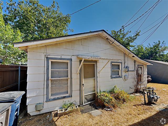 Building Photo - 4919 Birchman Ave Rental