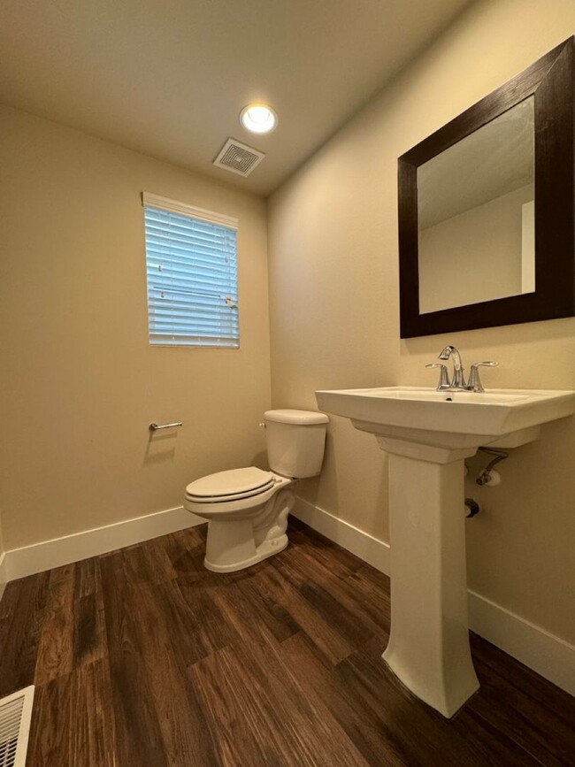 Photo - Gorgeous 4BR, 3.5BA Gem in Kingstone Community, Lynnwood,