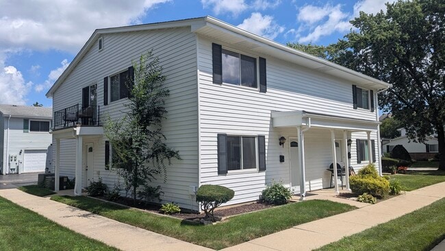 Building Photo - 10S442 Echo Ln Rental