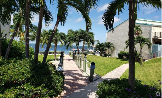 Building Photo - 87200 Overseas Hwy Unit E4 Rental