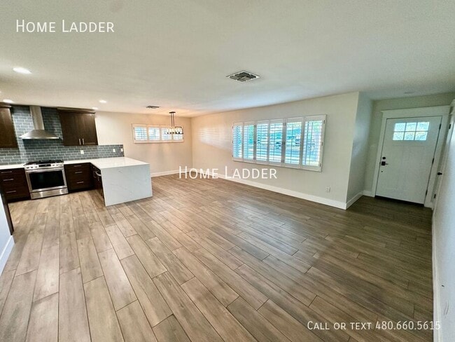 Photo - 4728 E Edgemont Ave