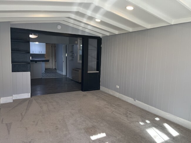 Photo - 1077 Main St