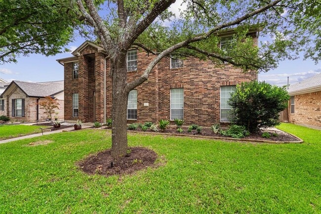 Photo - 1203 Thackeray Ln