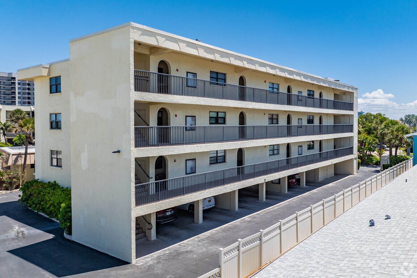 3500 Gulf Blvd Belleair Beach, FL - Montmartre Condominiums