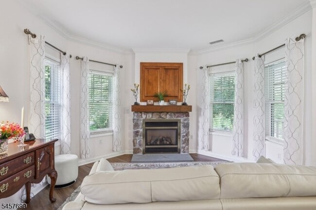 3 Maple Cres
