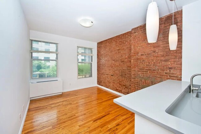 Building Photo - 130 Barrow St Rental