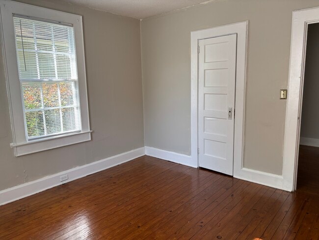 Dormitorio 1 - 417 S Woodrow St