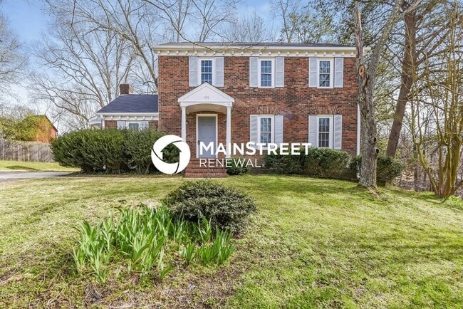 Building Photo - 4 Bedroom Pet-Friendly Home in Greensboro, NC with Main Street Renewal