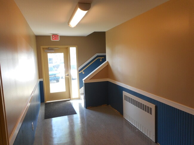 Photo - Lakeside Garden Apartments