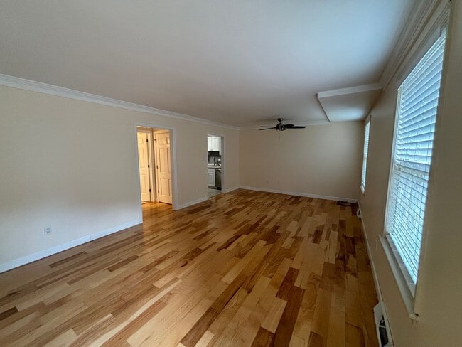 Building Photo - Remodeled Ground Level Condo off Rivermont Unit #20