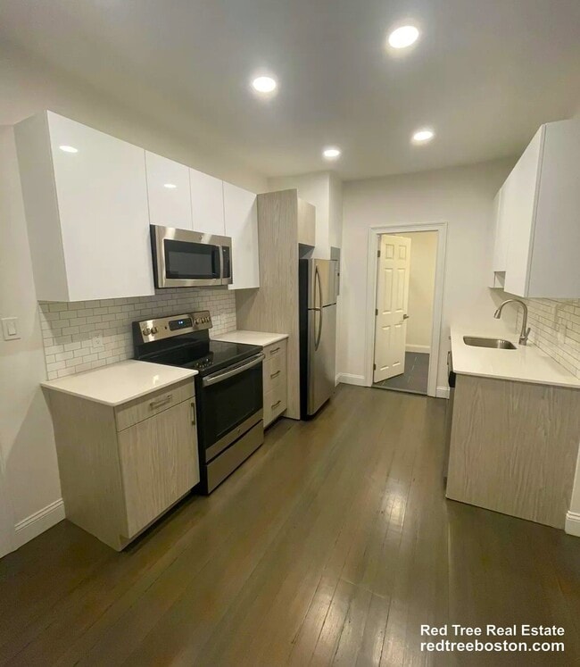 Building Photo - 31 Temple St Unit 2F