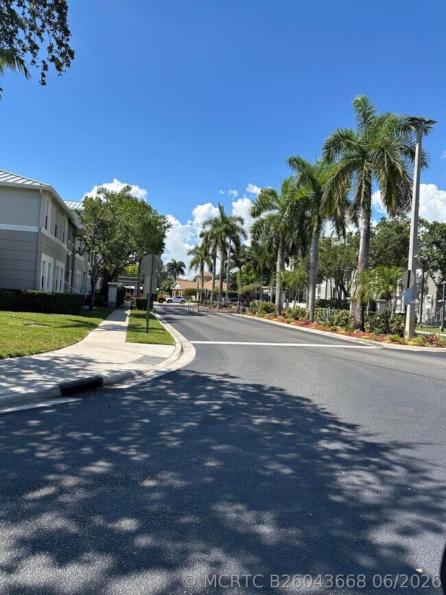Photo - 1121 Shoma Dr