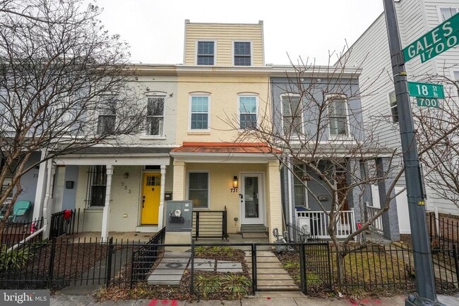 Building Photo - 731 18th St NE Rental