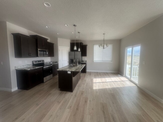 Photo - 759 N Hilltop Dr