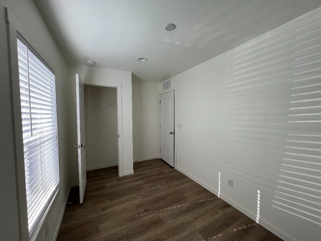 Photo - 2000 E Frontier Ave