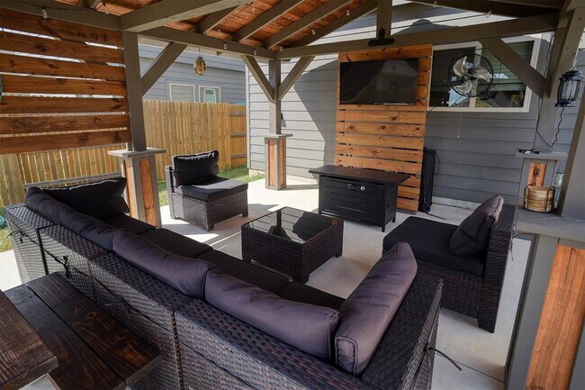 Photo - 205 Driftwood Ln