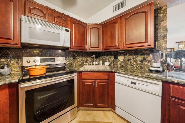 Photo - 9900 Pineapple Tree Dr Unidad 106