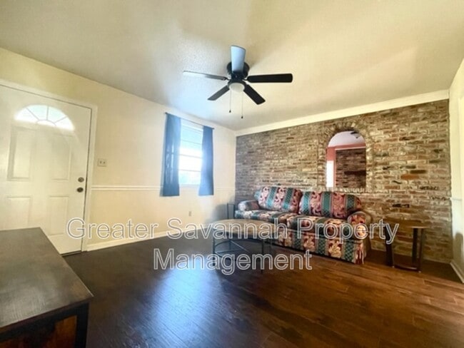 Photo - 320 Chatham Villa Dr