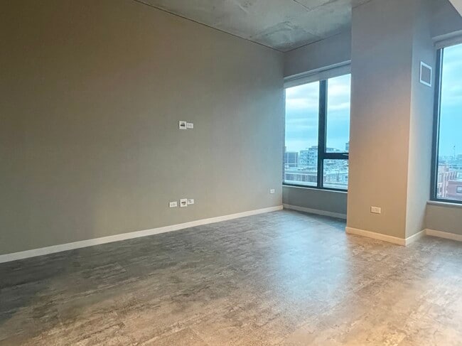 Photo - 900 W Washington Blvd