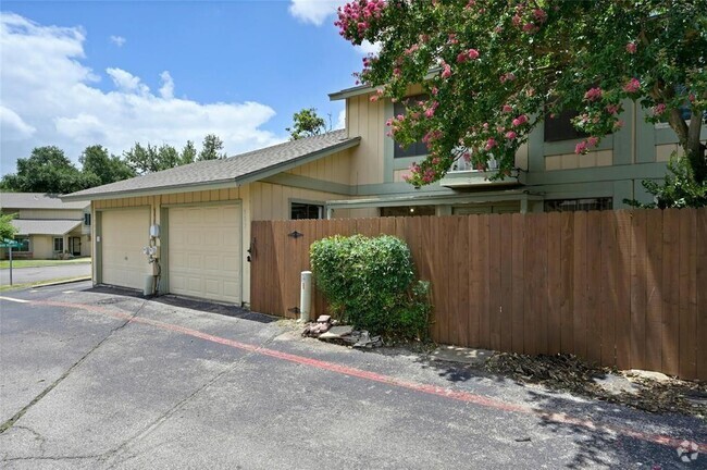 Building Photo - 903 Silver Quail Ln Rental