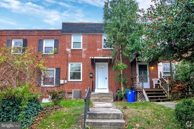 Building Photo - Coming Soon - Cozy 2 Bedroom, 1 Bath Townh... Rental