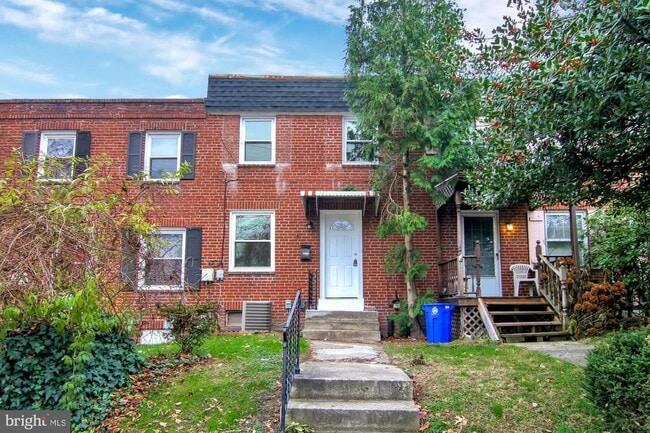 Building Photo - Coming Soon - Cozy 2 Bedroom, 1 Bath Townh... Rental