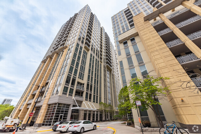 Building Photo - 700 N Larrabee St Unit 803 Rental