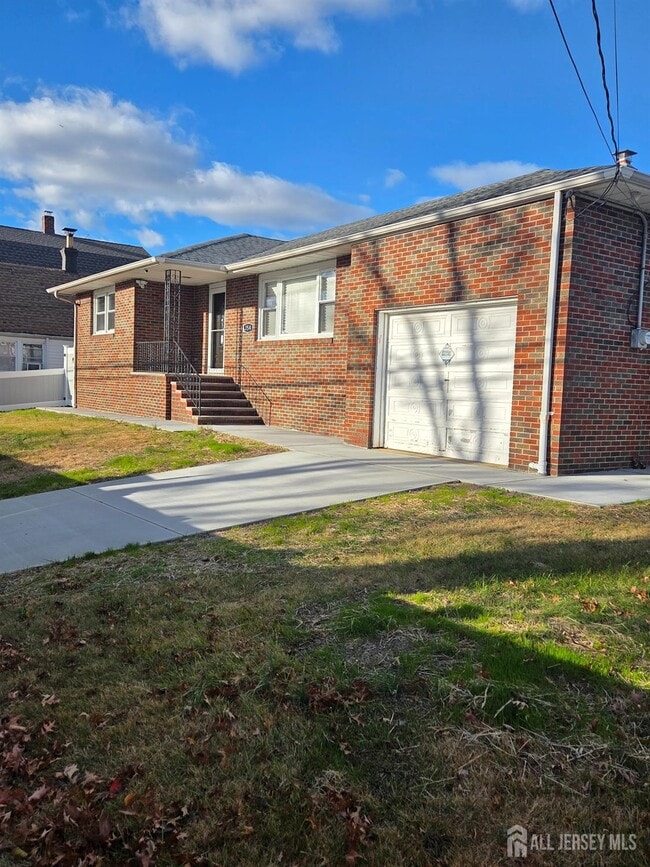 Photo - 354 Alpine St