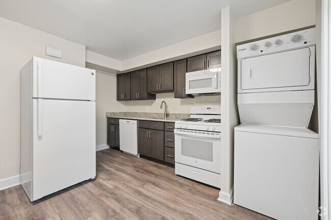 2BR, 1BA - 925SF - Kitchen