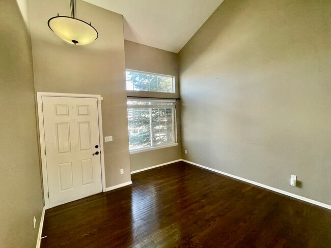 Photo - 1422 Hyacinth Way