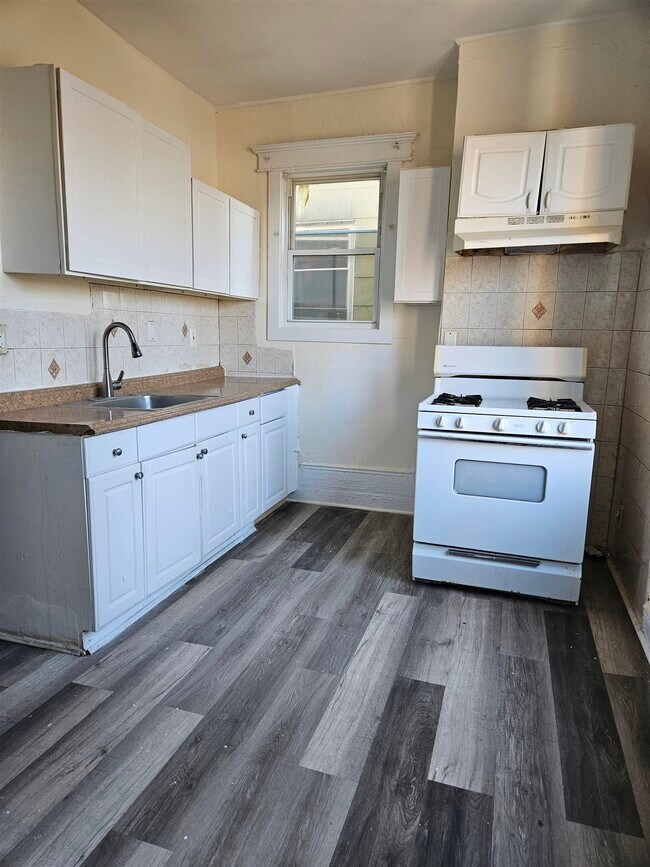 Photo - 195 Winfield Ave Unit 2