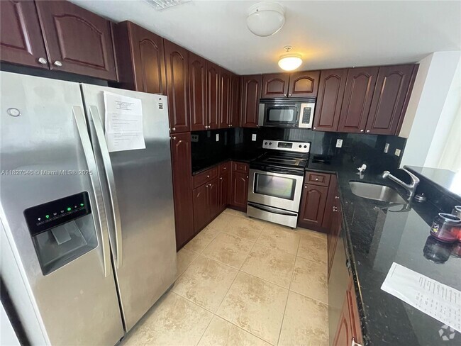 Building Photo - 120 Douglas Rd Unit 306 Rental