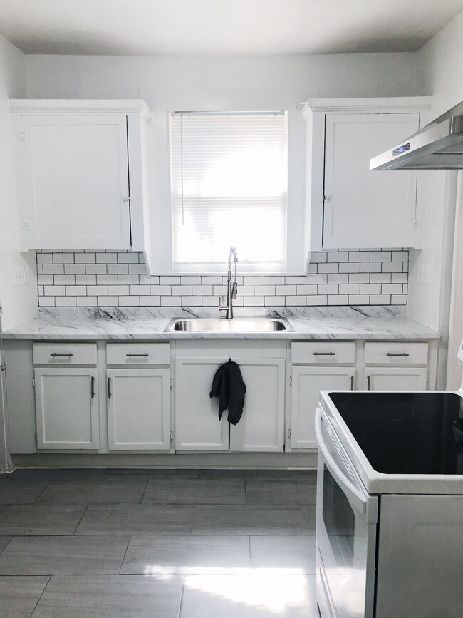Building Photo - 1114 W Russell Plz Unit 1114