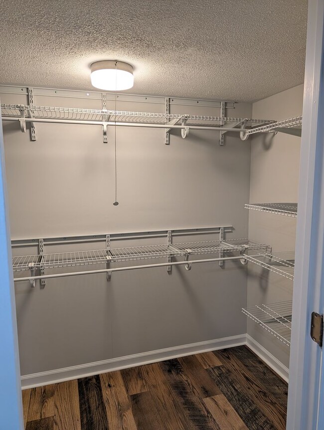 Photo - 619 W Kings Hwy