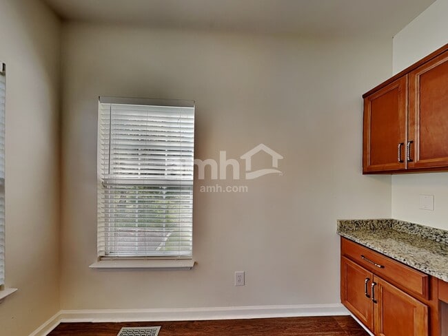 Photo - 141 Claybrook Ln