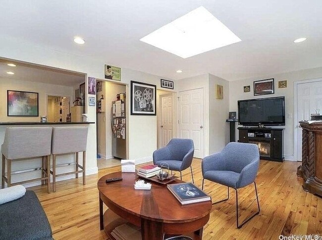 Photo - 1012 Old Northern Blvd