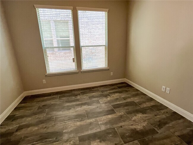 Photo - 1051 Kenney Fort Crossing