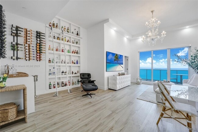 Building Photo - 2301 Collins Ave Rental