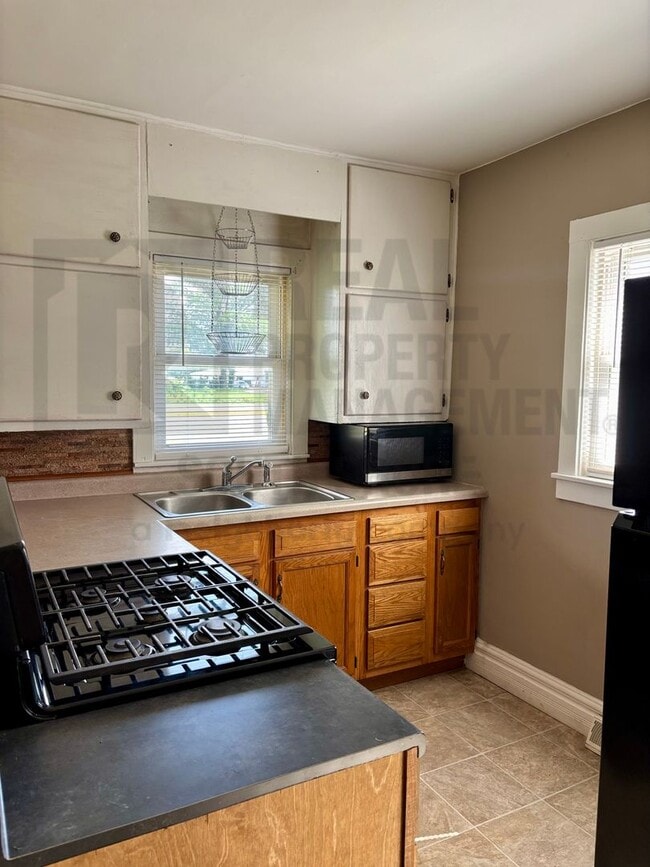 Photo - Spacious 3Bed/1.5Bath Close to Valparaiso