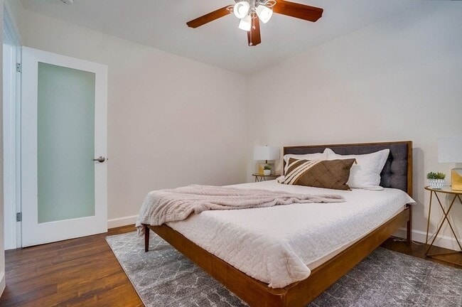 Photo - 633 W Hyde Park Blvd Unit 04