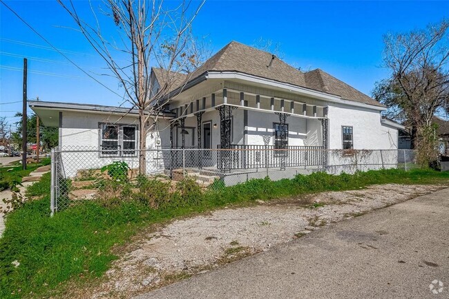 Building Photo - 1912 Gentry St Rental