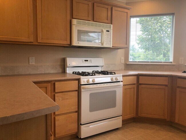 Photo - MOVE IN SPECIAL! 2 Bedroom, 2 Bathroom Condo with Convenient I-5 Access Unidad 334 #201
