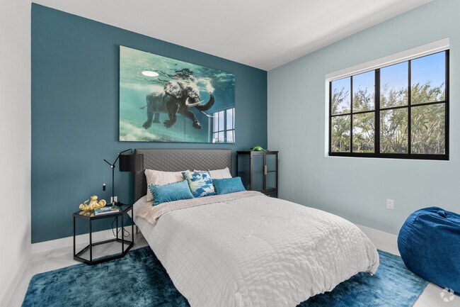 2BR, 2BA - 890SF - Bedroom