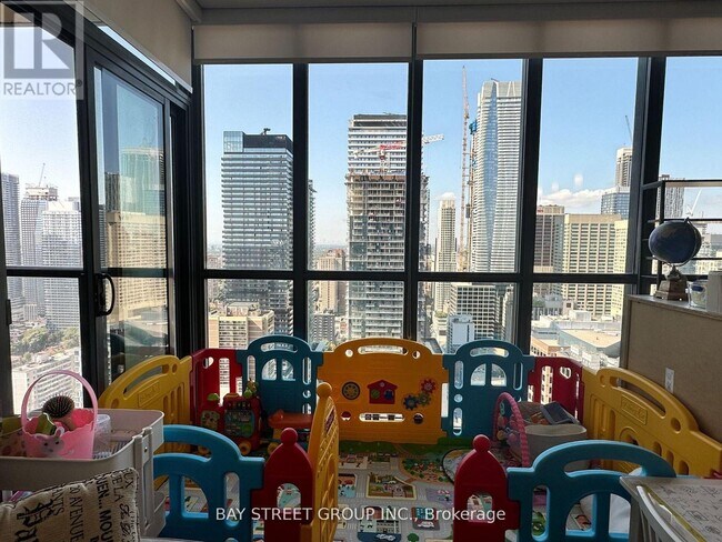 Photo - 110 Charles St E Unité 3704