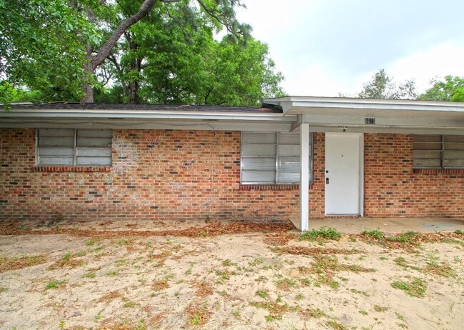 Building Photo - 2 bedroom, 1 bath unit located in the hear... Rental