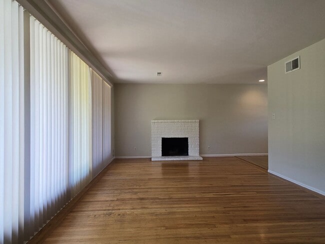 2756 Donovan Ave