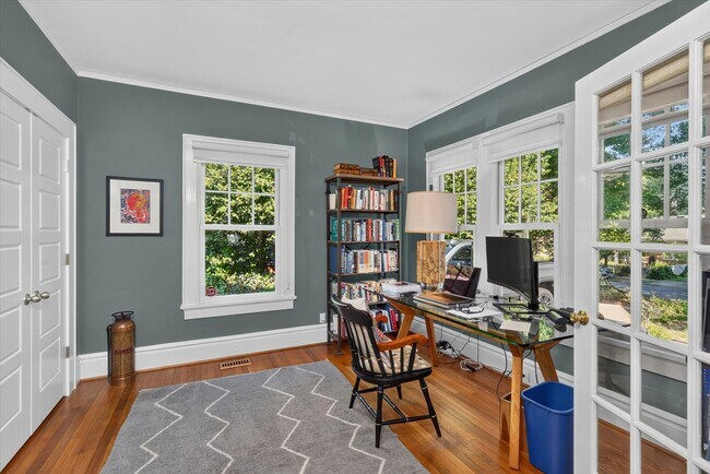 Photo - 2038 Dartmouth Pl